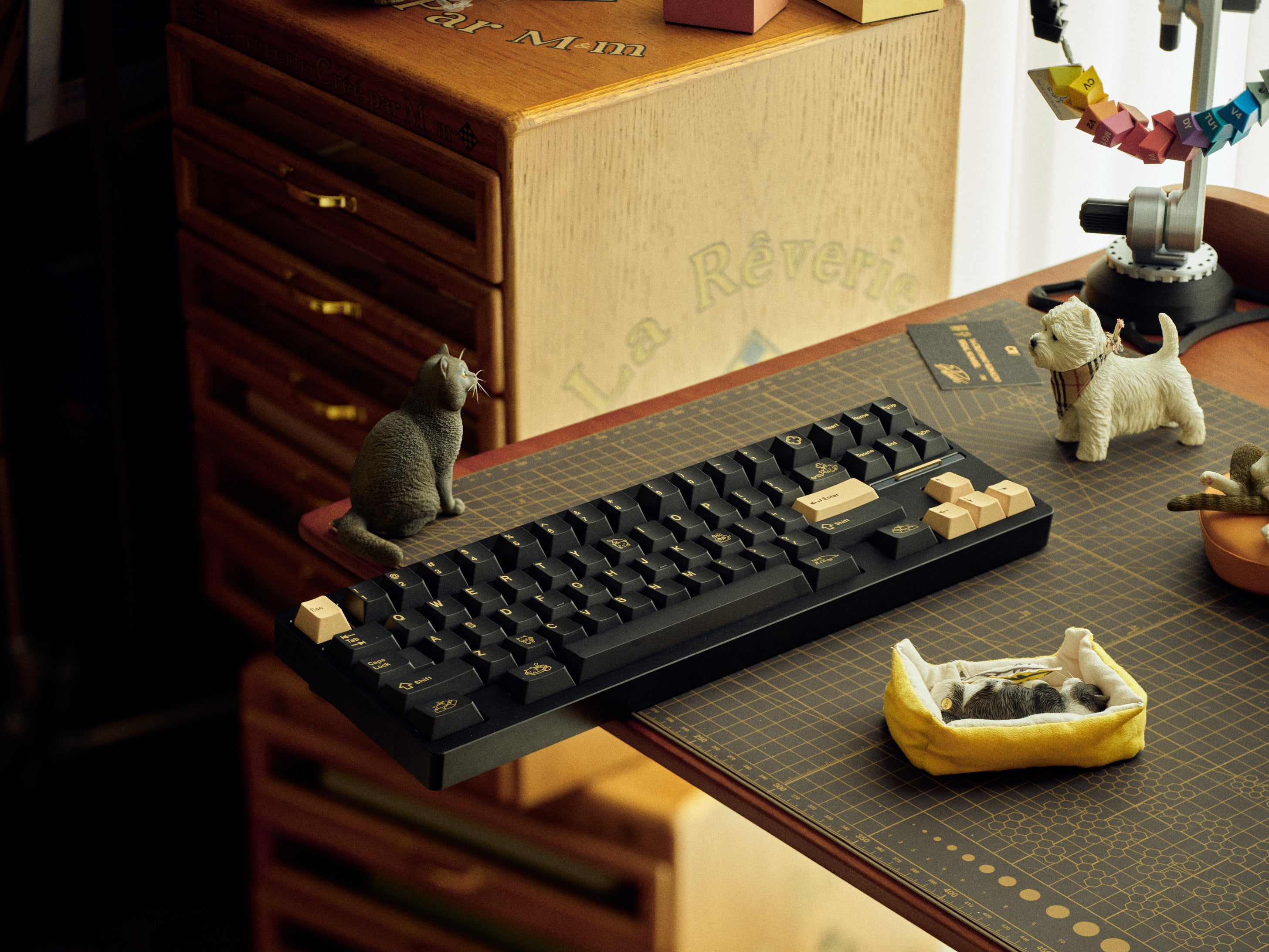 QQ Onyx Keycaps